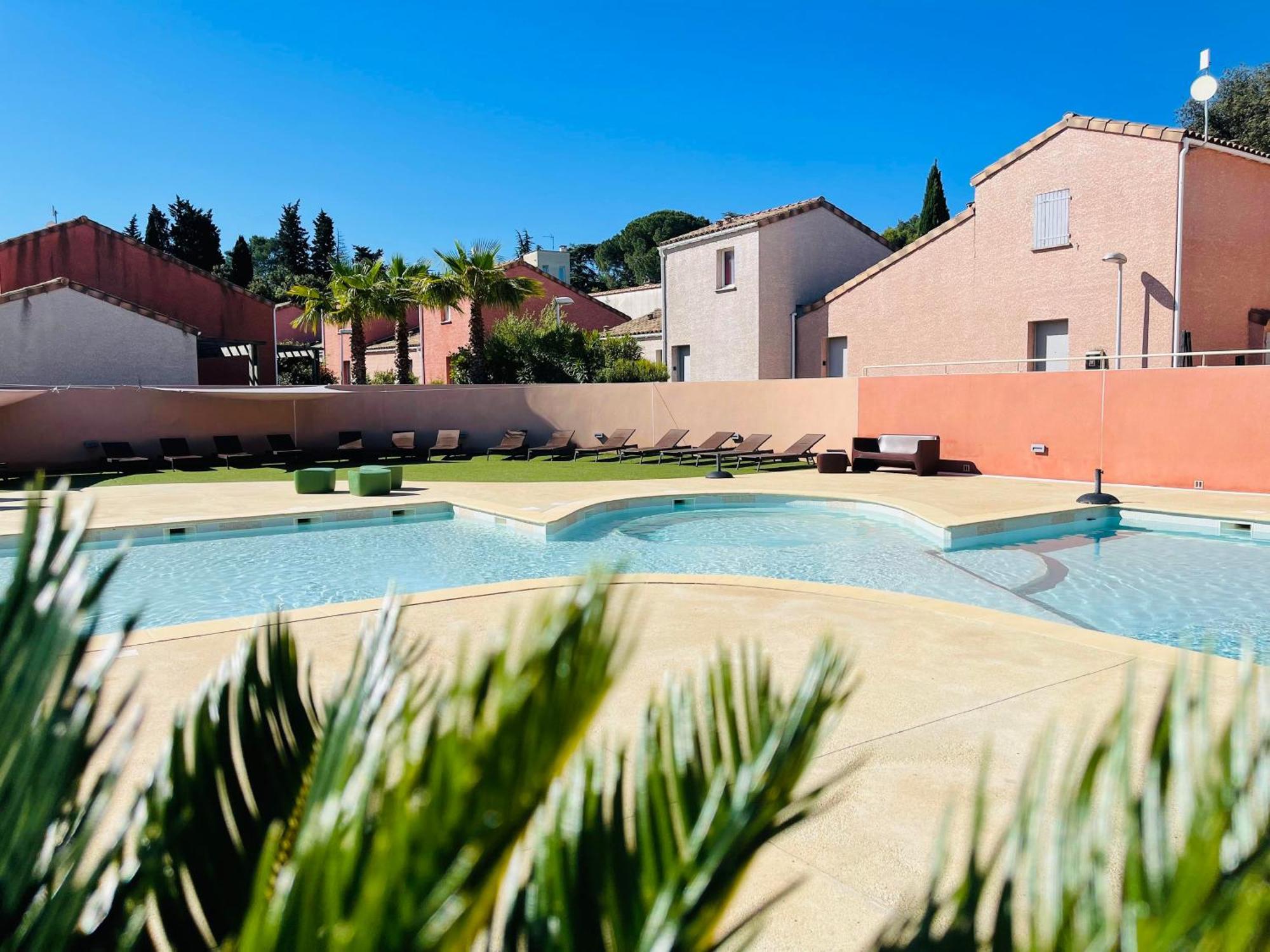 Terres De France - Le Domaine De Bacchus Hotel Saint-Christol  Exterior photo